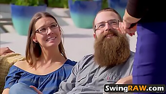 ¡mira A Los Swingers De La Vida Real Intercambiar Parejas En Una Orgía!